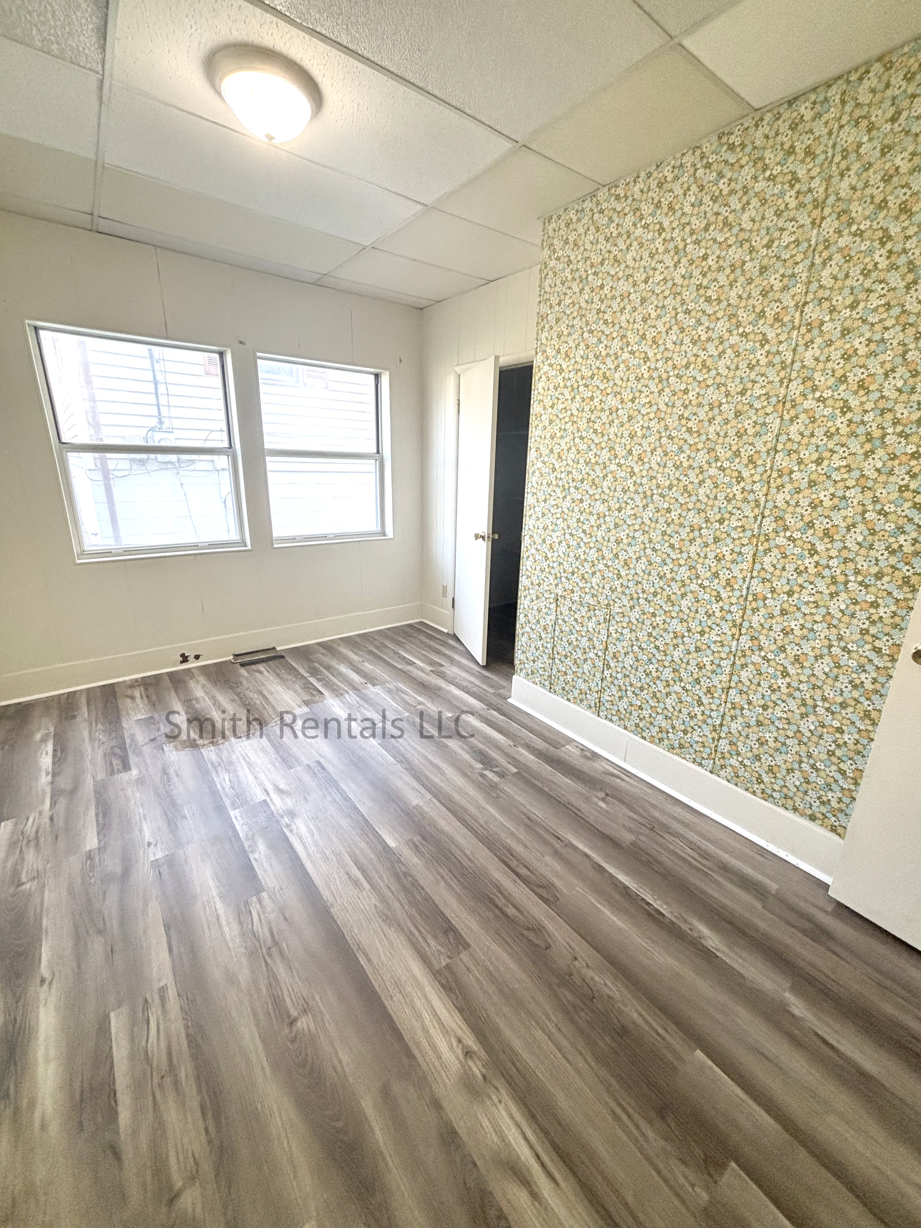1347 Montrose Ave – photo 2