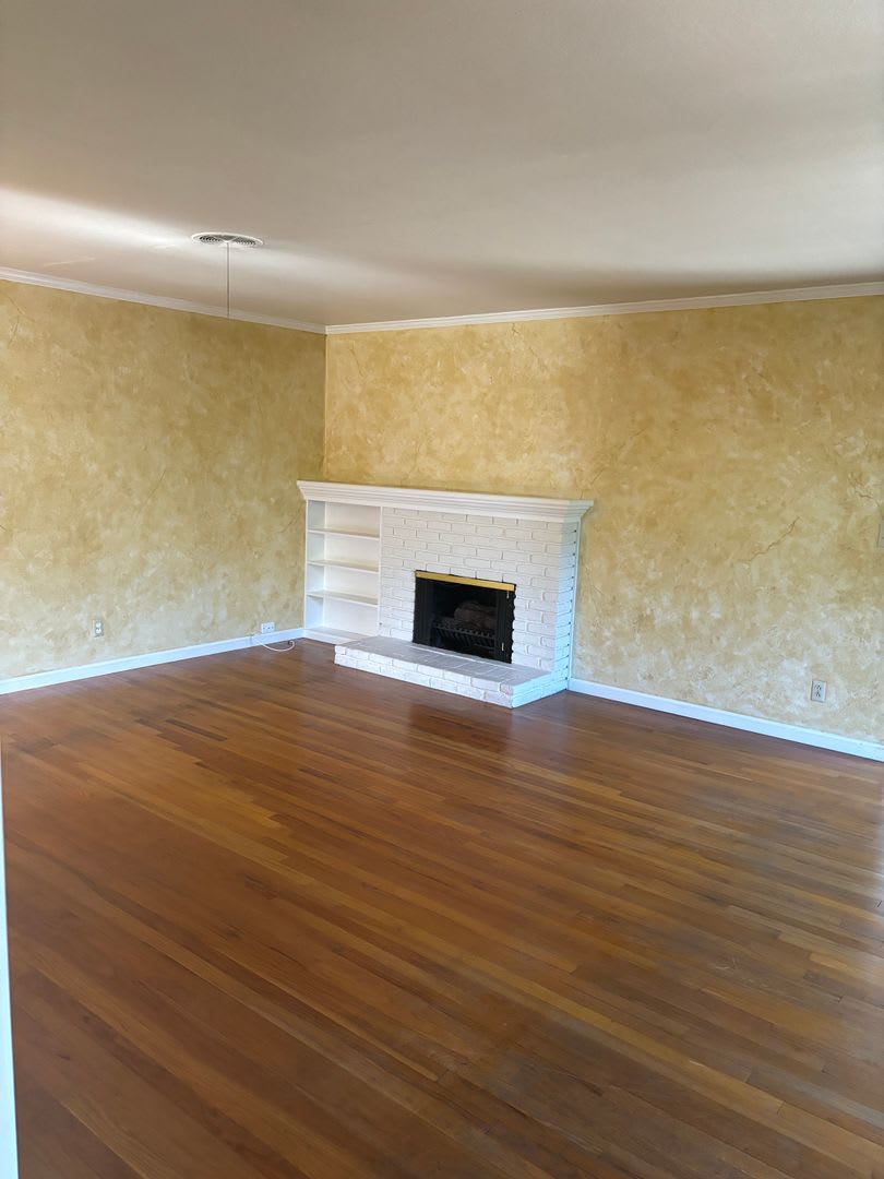 3 B/R 2 BA Charming house AVAILABLE NOW!! – photo 4