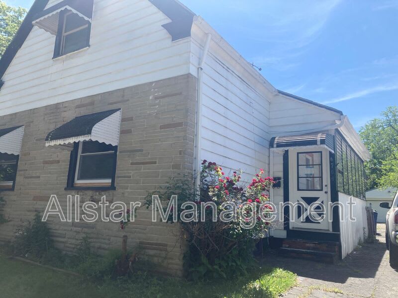 6706 Gertrude Avenue – photo 1