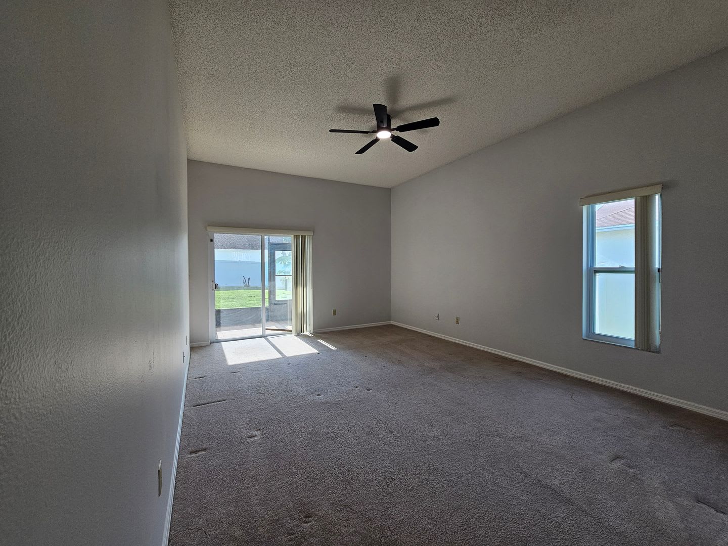 Renovated and Spacious 4-bedroom, 2-bathroom Home in the Heart of Orlando! – photo 4