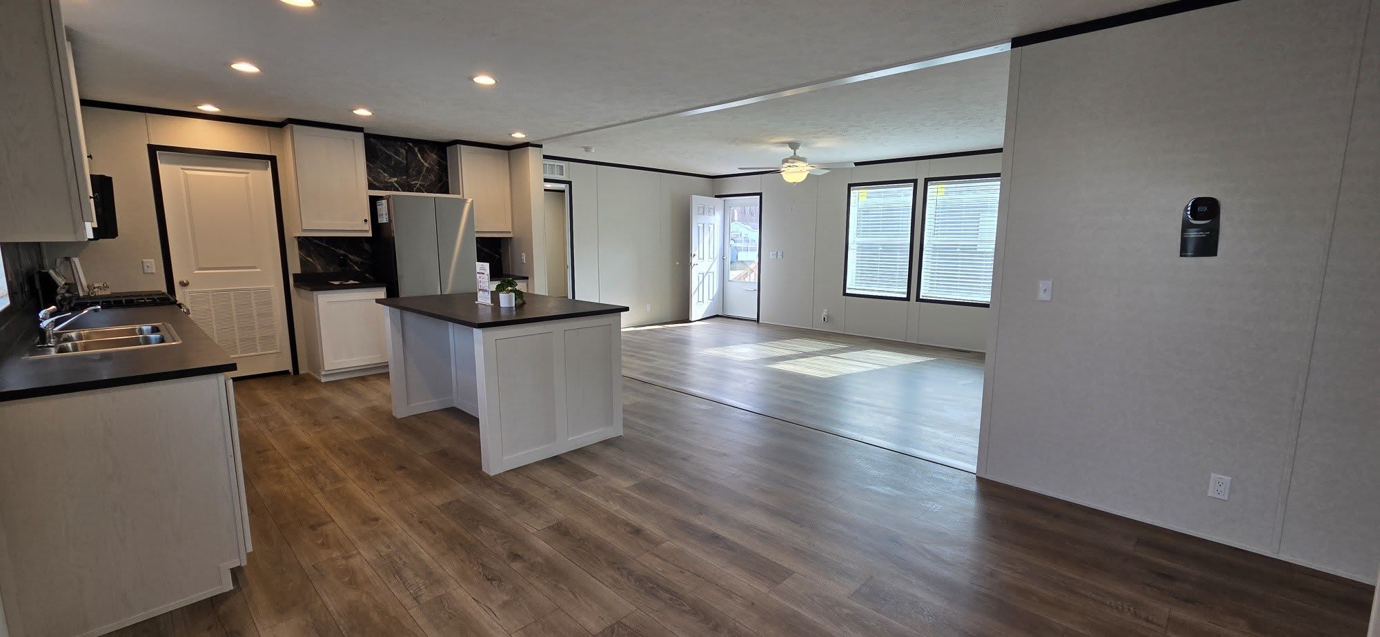 9761 Marina Cr – photo 3