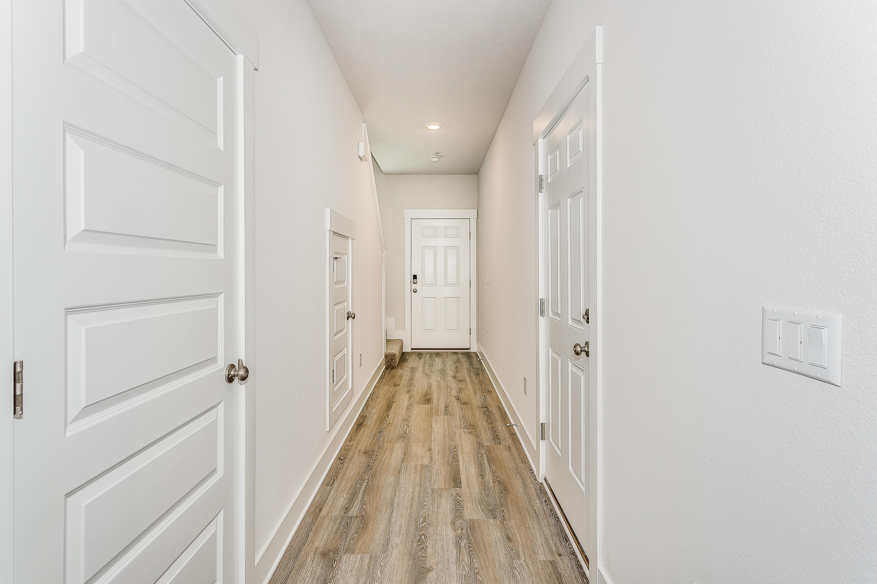 1554 Iroquois Ct – photo 3