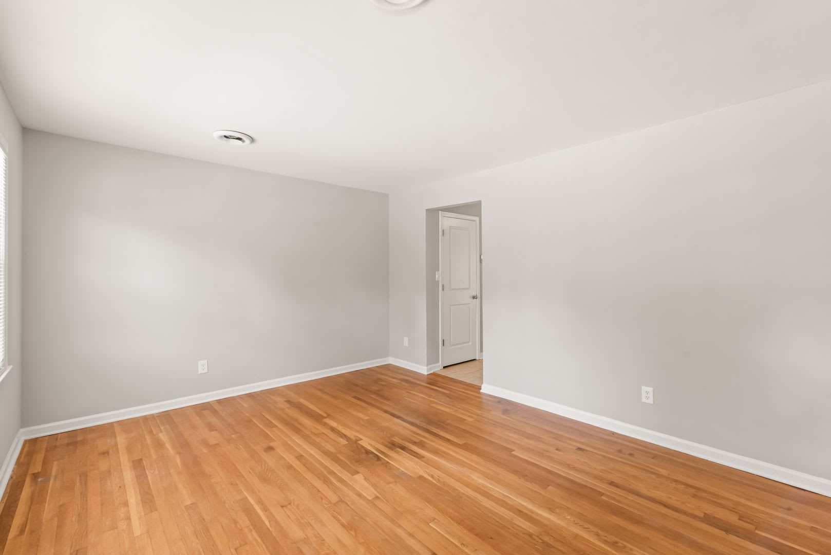 4 Bedroom Ranch w/ Fenced Yard – photo 3