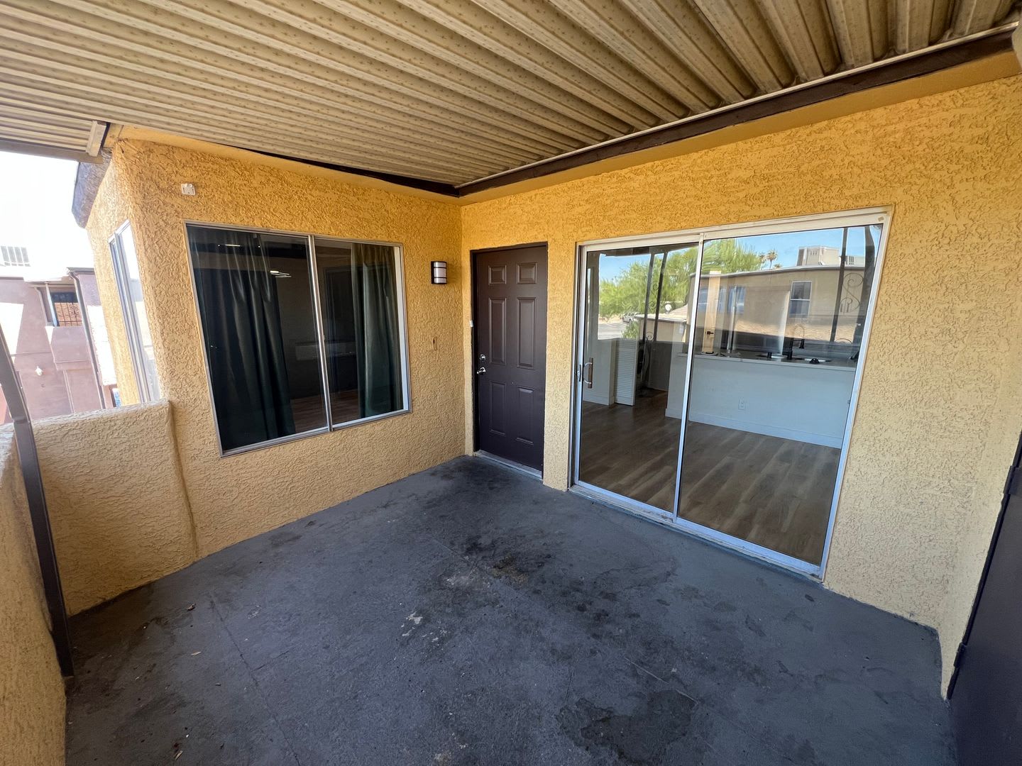 Beautifully Renovated 2 Bedroom Condo Near UNLV with Community Pool – photo 2