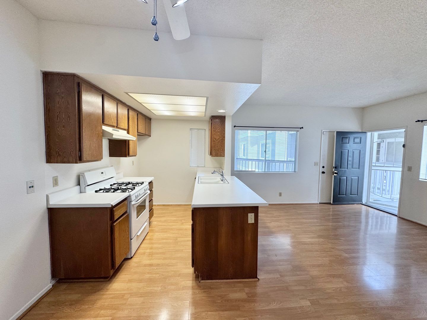 Charming 2 Bedroom-2Bath Condo in Garden Grove! – photo 5