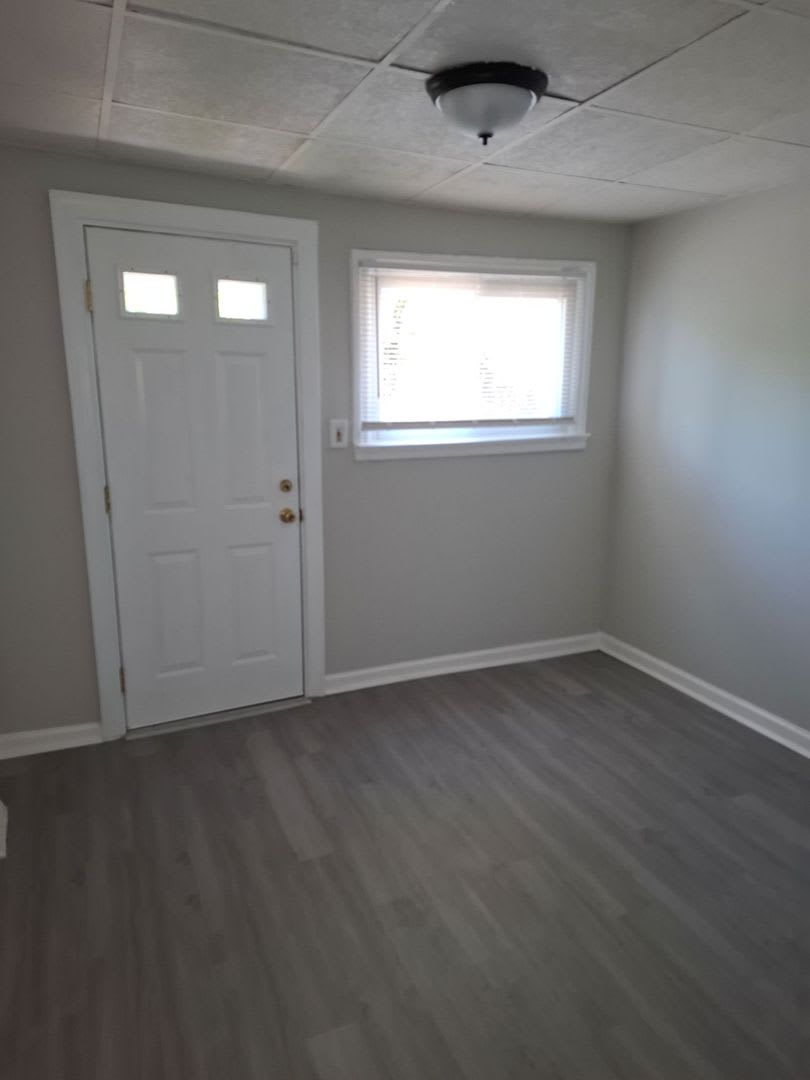 Spacious 4 Bedroom Rowhome In Chester Fresh Updates Throughout – photo 5