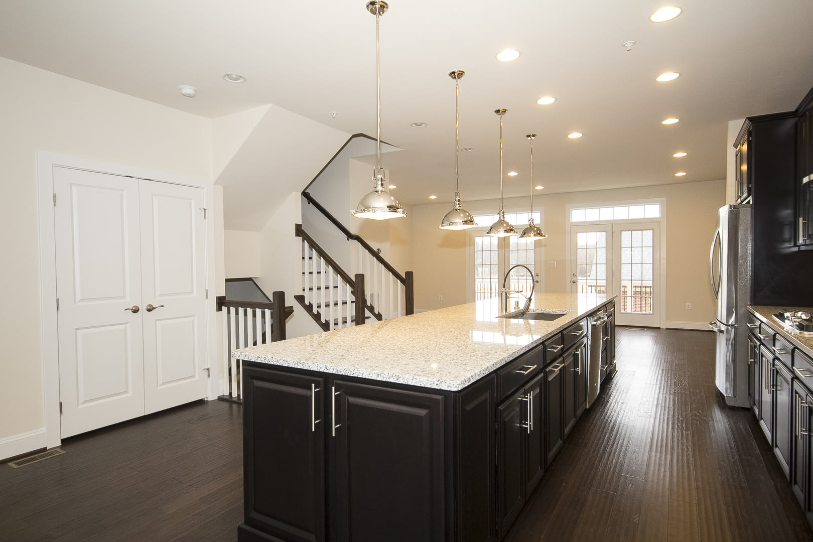 Stunning 4bd 4.5bth Garage Townhome Near Ft. Meade – photo 4