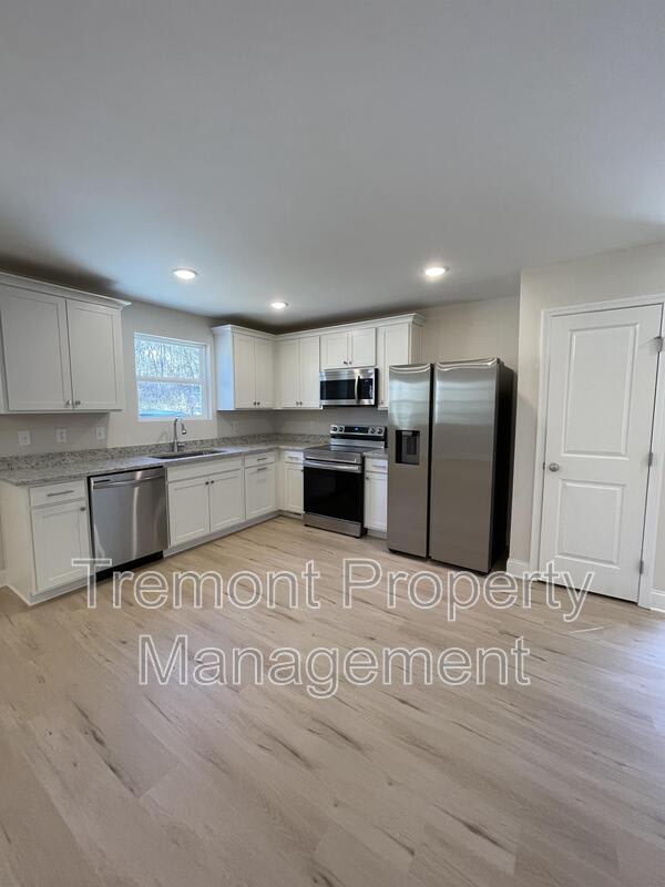 2405 Harley Street – photo 4