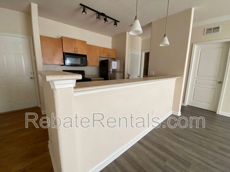 8290 Gate Parkway W – photo 2