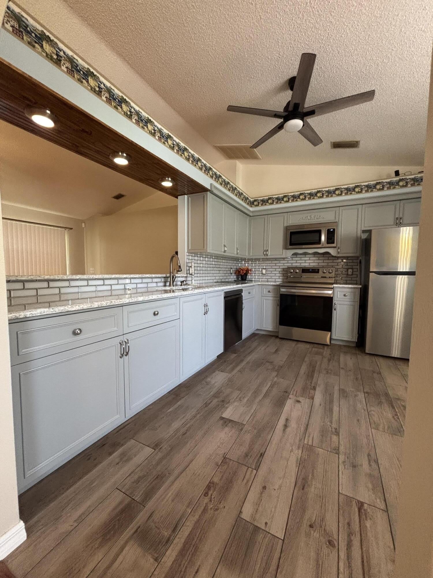 2274 SE LONGHORN Avenue – photo 3