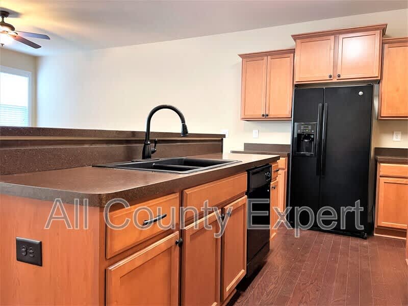 220 Bobbie Way – photo 2