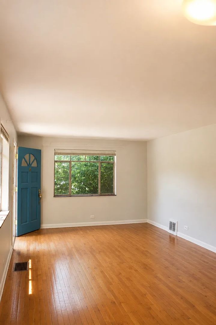 Cozy 1-Bedroom Near DU with Private Yard & Parking – photo 2