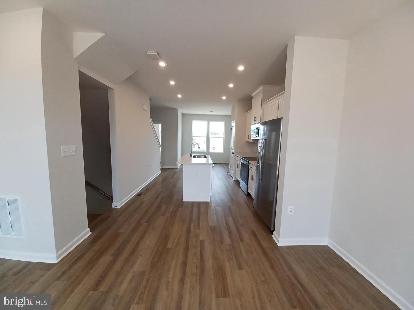 182 COOLIDGE AVE – photo 2