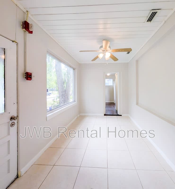 4305 Springfield Blvd – photo 5