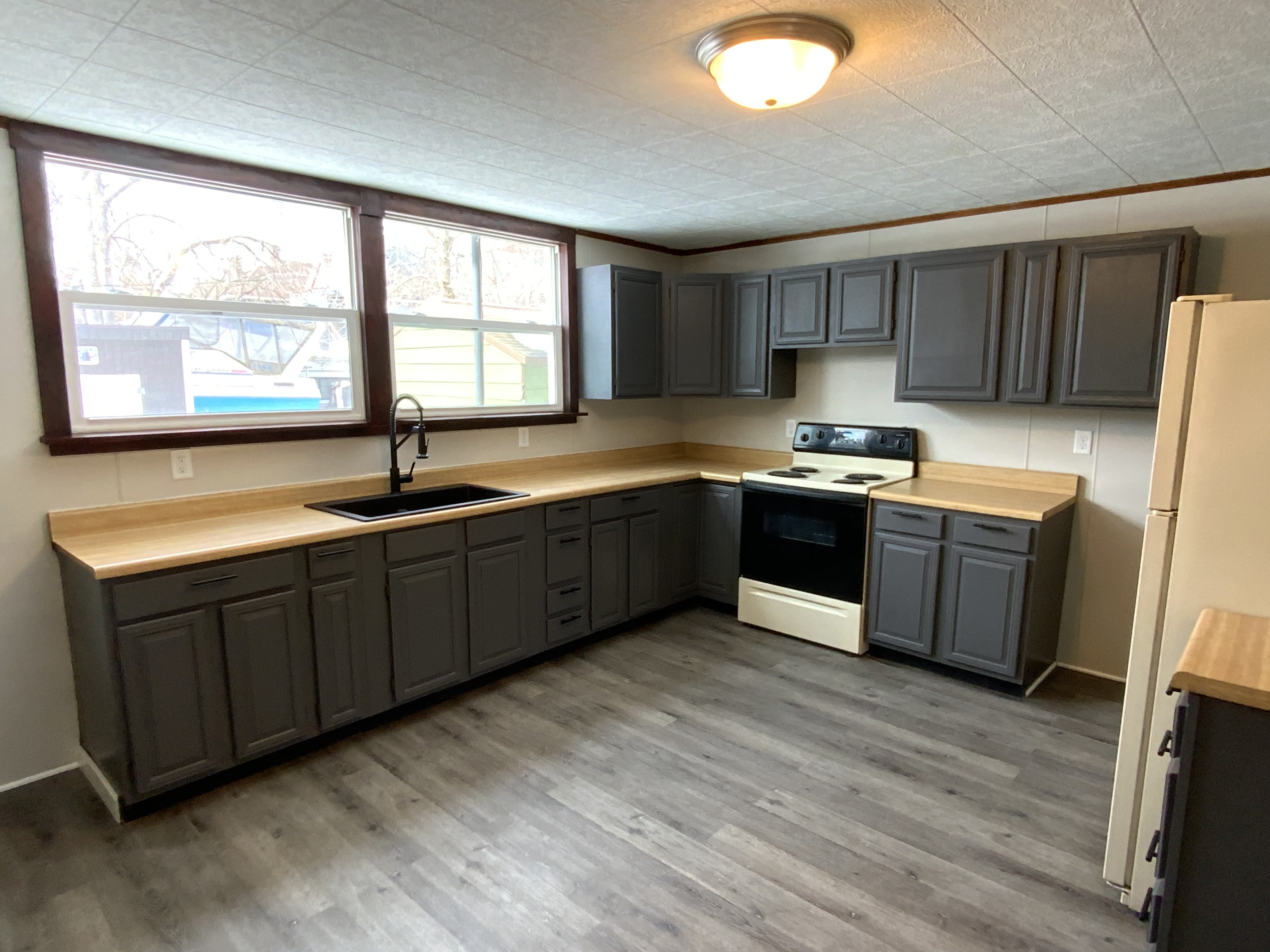 121 N 28th Ave W – photo 2