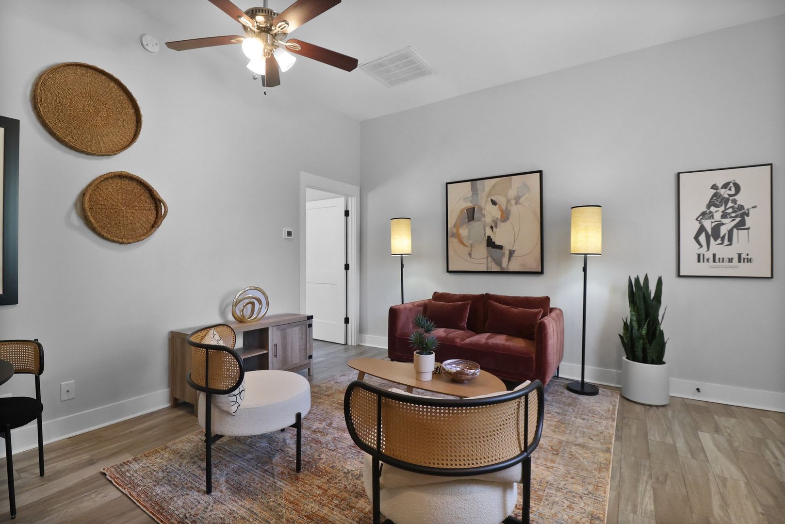 Modern and Updated Furnished 1 Bed 1 Bath – photo 4