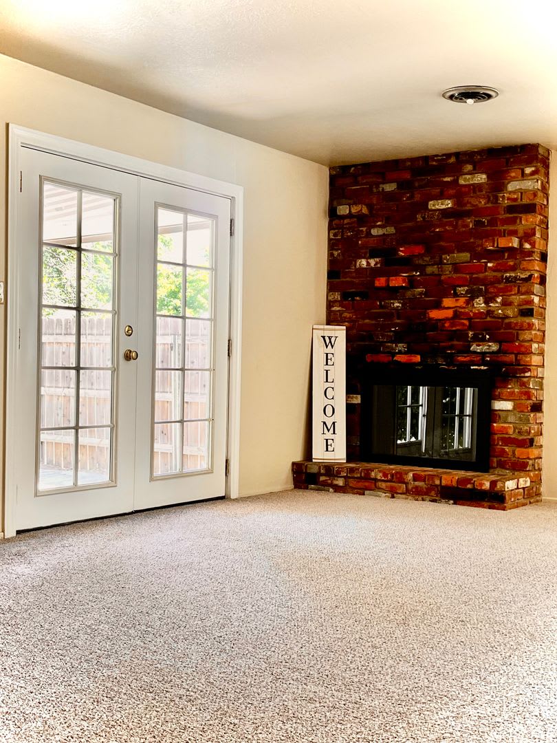 3 Bedroom Home with a Backyard!! – photo 3