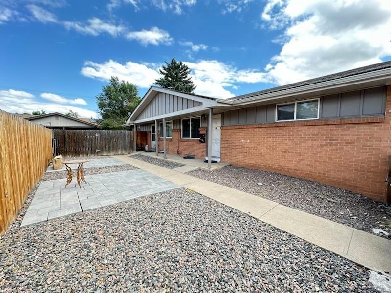 882 Yates St – photo 2