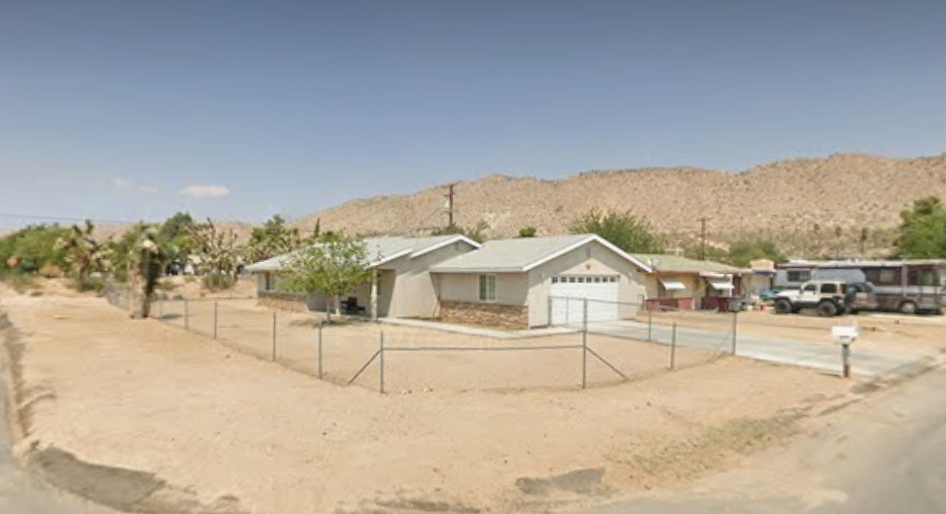 Move in special! 3 bedroom corner home close to Boy and Girls Club! – photo 2