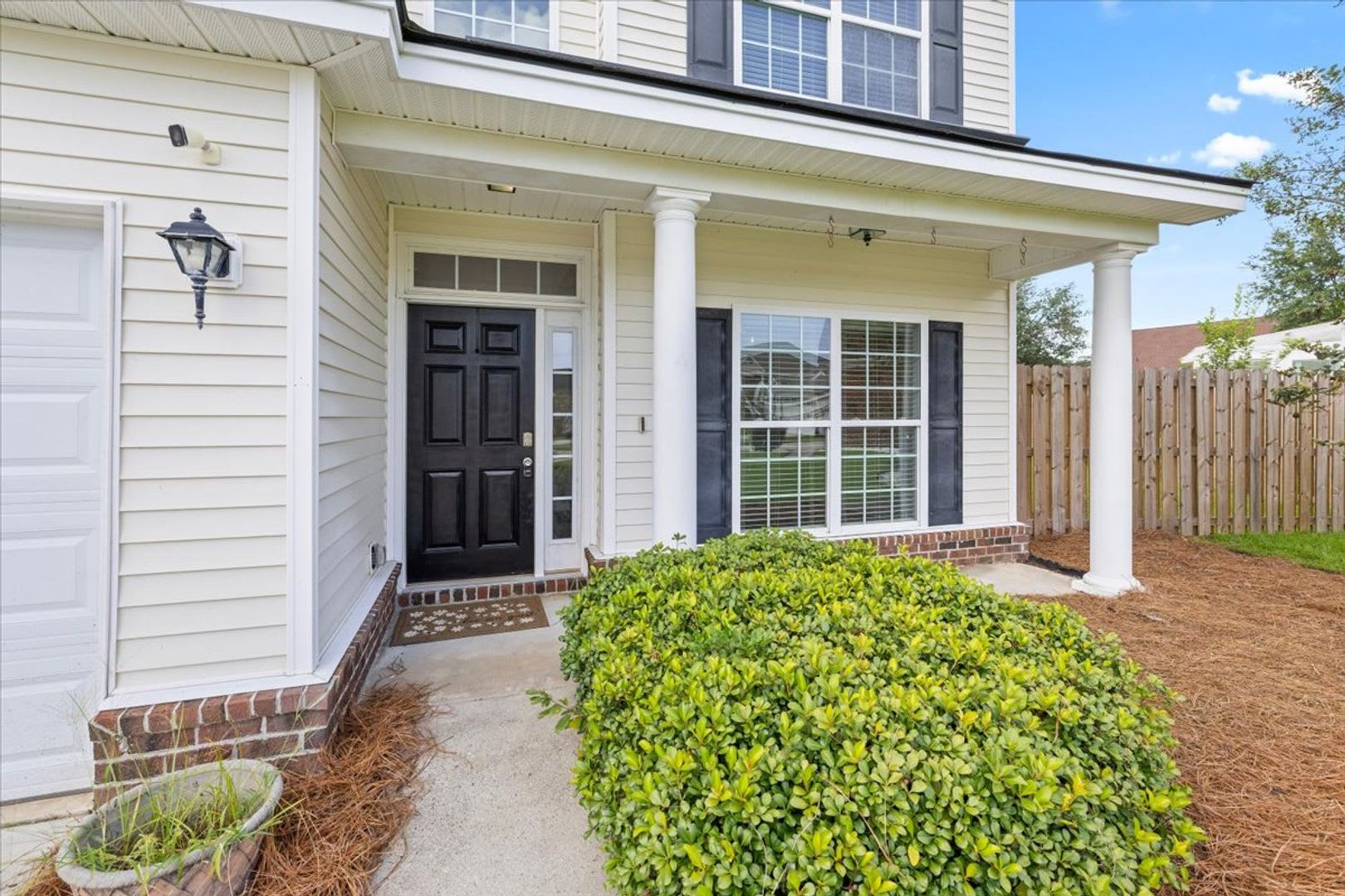 Beautifully Maintained Home in Prime Savannah Location – photo 4