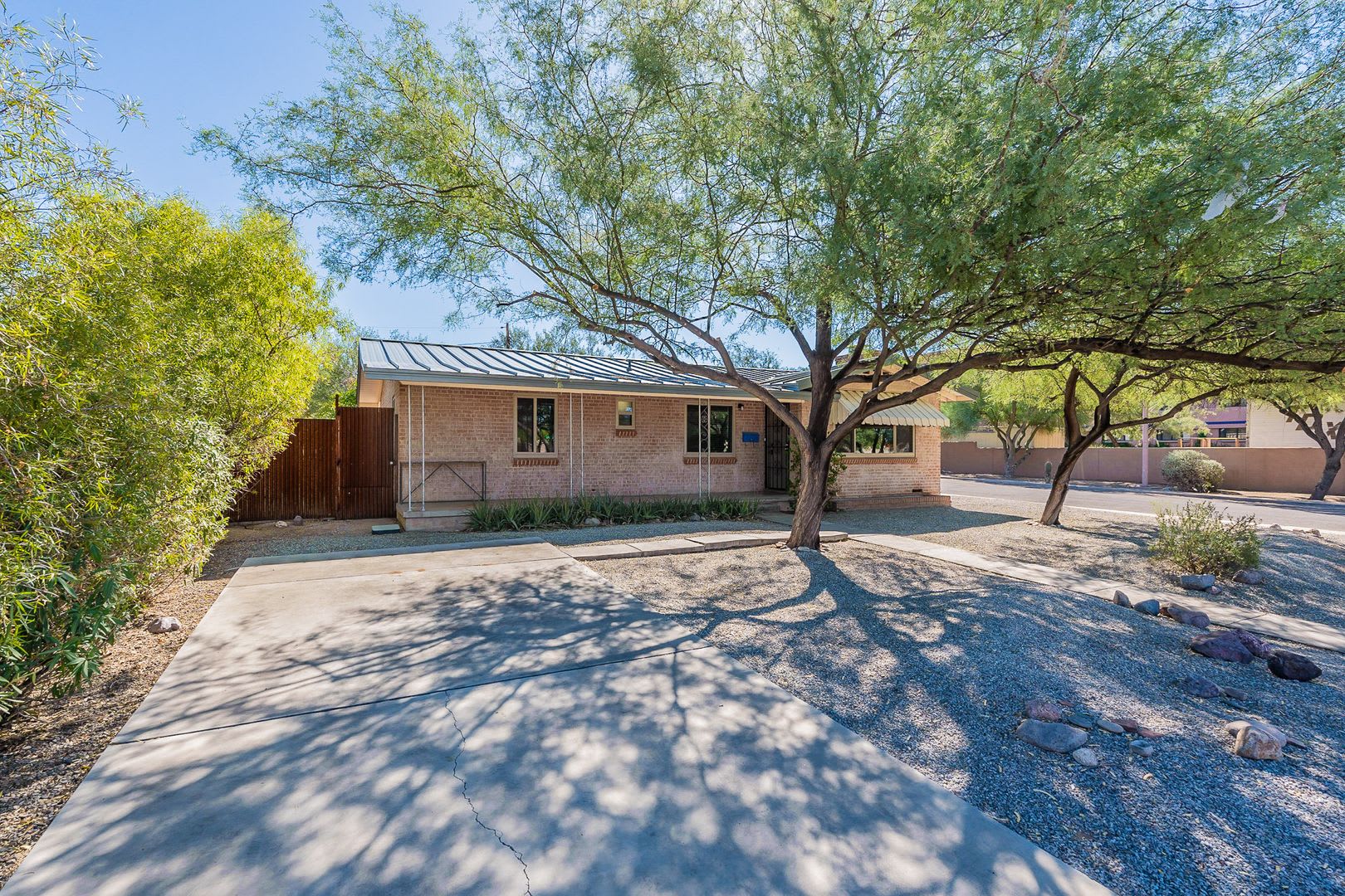 Charming 3-Bed Midtown Tucson Home with Retro Flair & Expansive Fenced Yard – photo 2