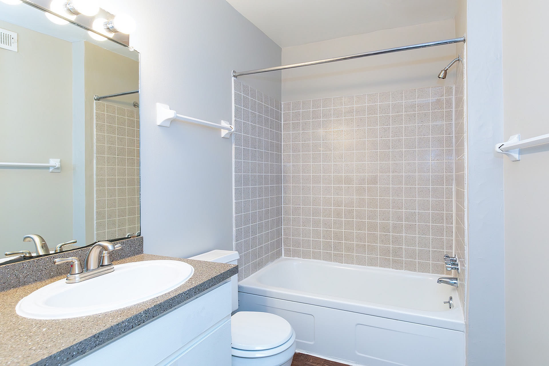 Tivoli Apartments – photo 5