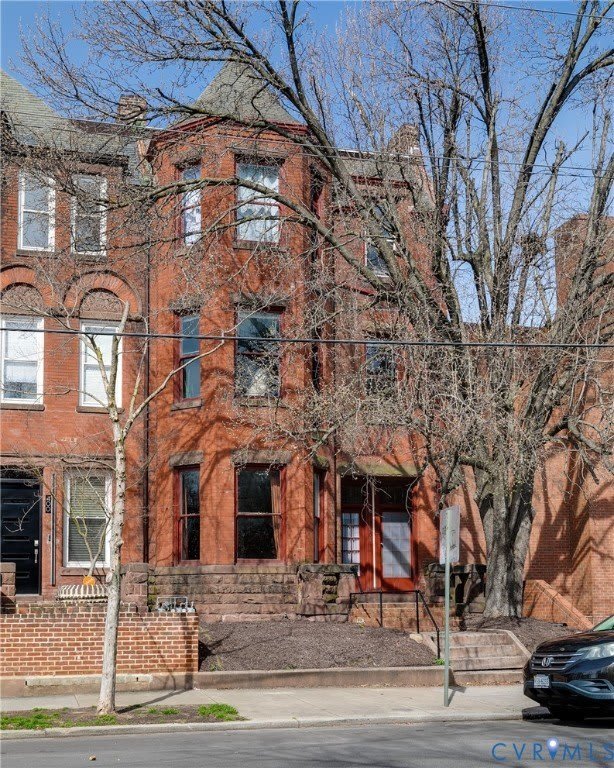 402 Stuart Circle – photo 1