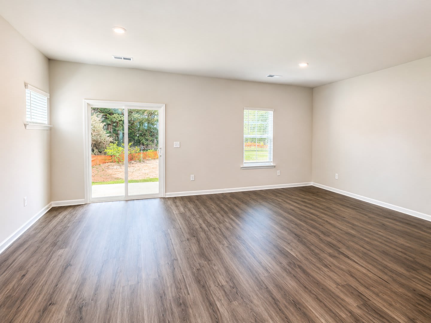 Modern Townhome With Spacious Open Floor Plan – photo 3