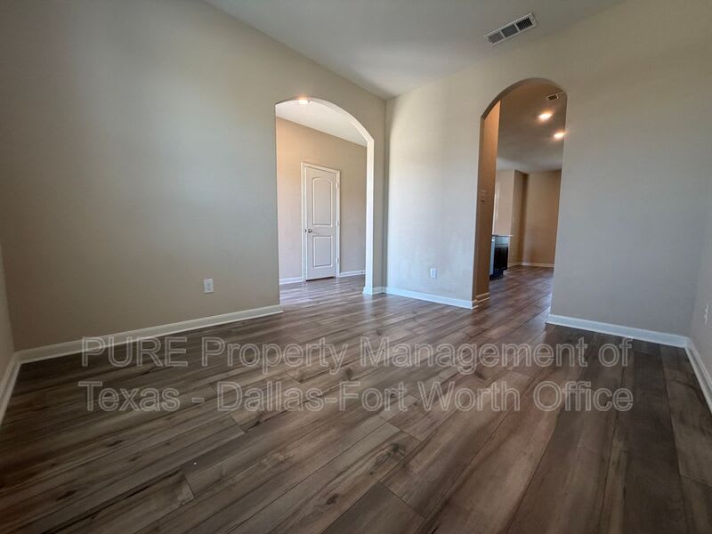 315 Honeysuckle Lane – photo 4