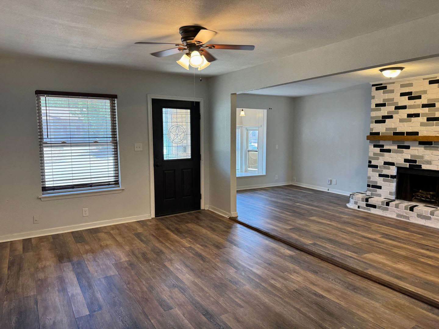 3 Bed 2 Bath Home In Ditto Heights With Solar Panels! – photo 3