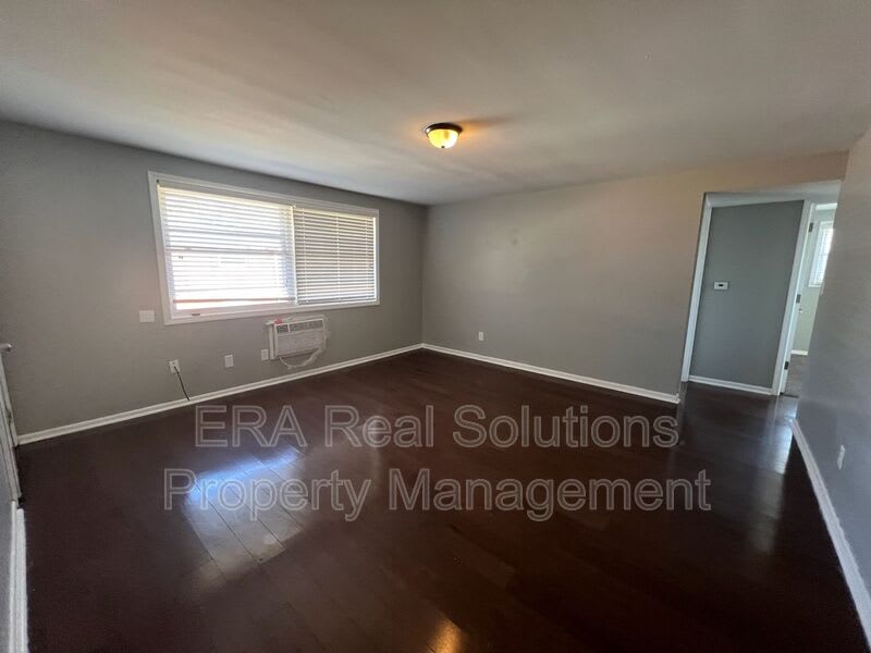301 S Napoleon Ave – photo 3