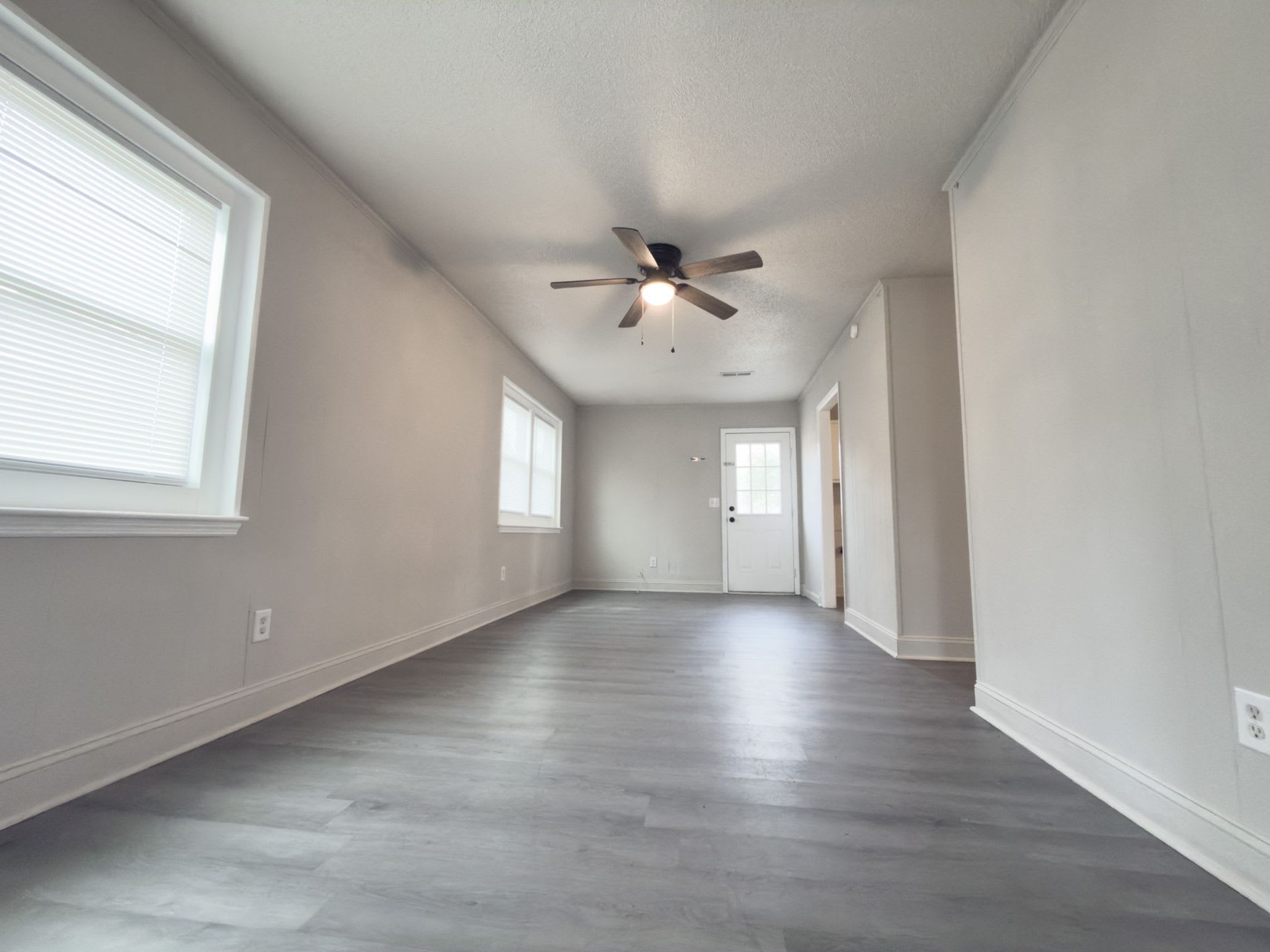 836 White Oak Dr – photo 1