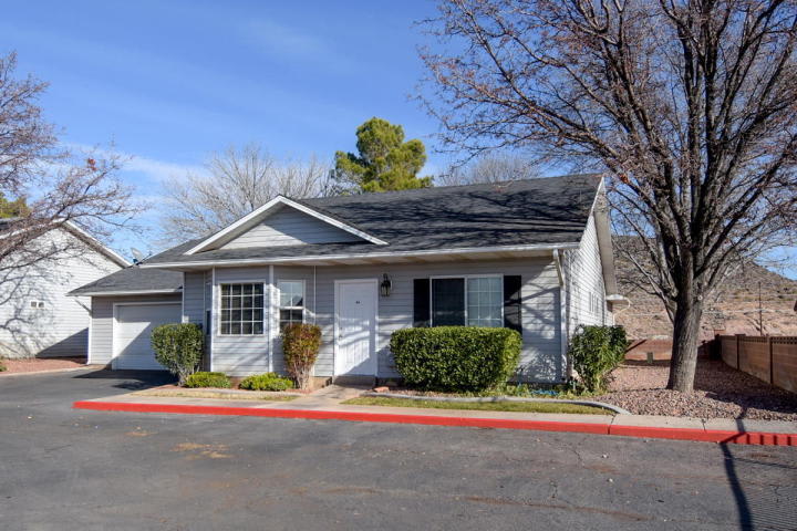 Three Bedroom Stand Alone Town Home – photo 2