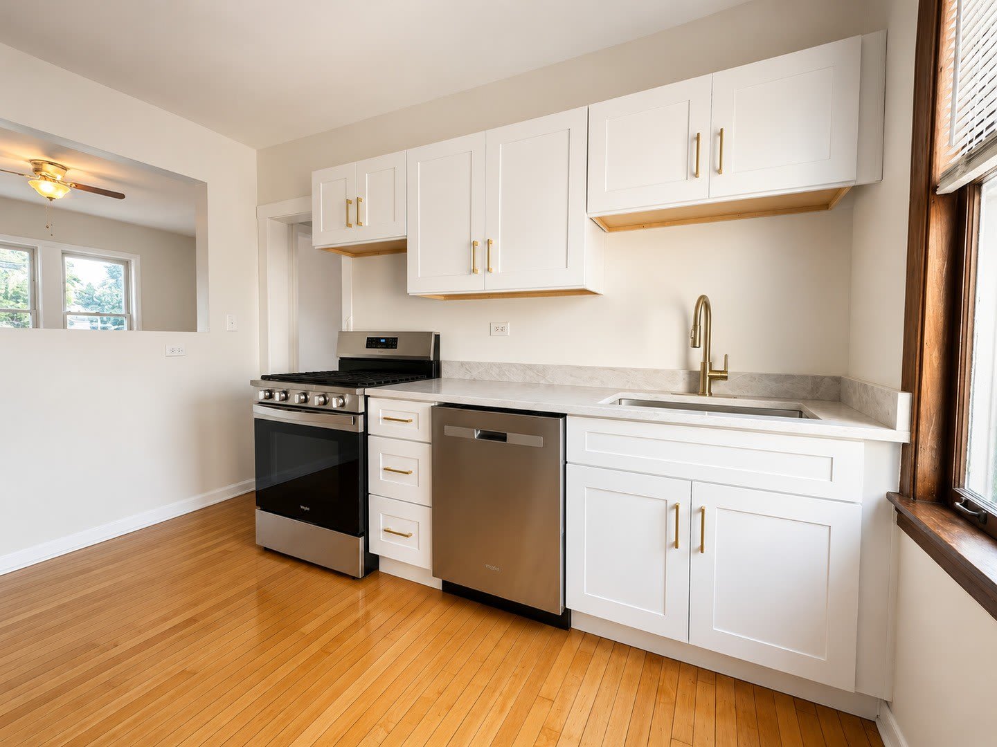 4752 N LOTUS Avenue – photo 4