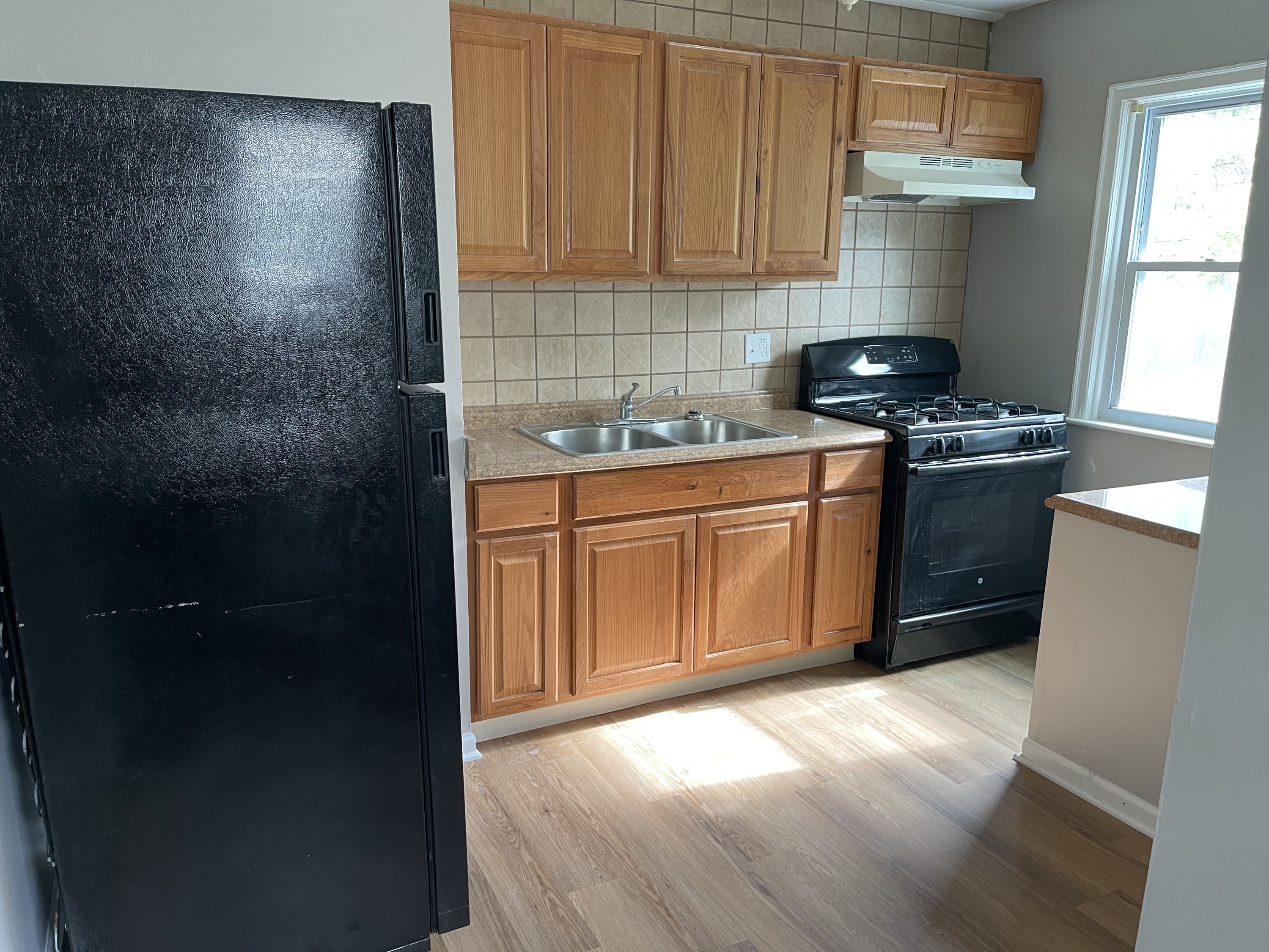 2392 Joyce Ave – photo 1