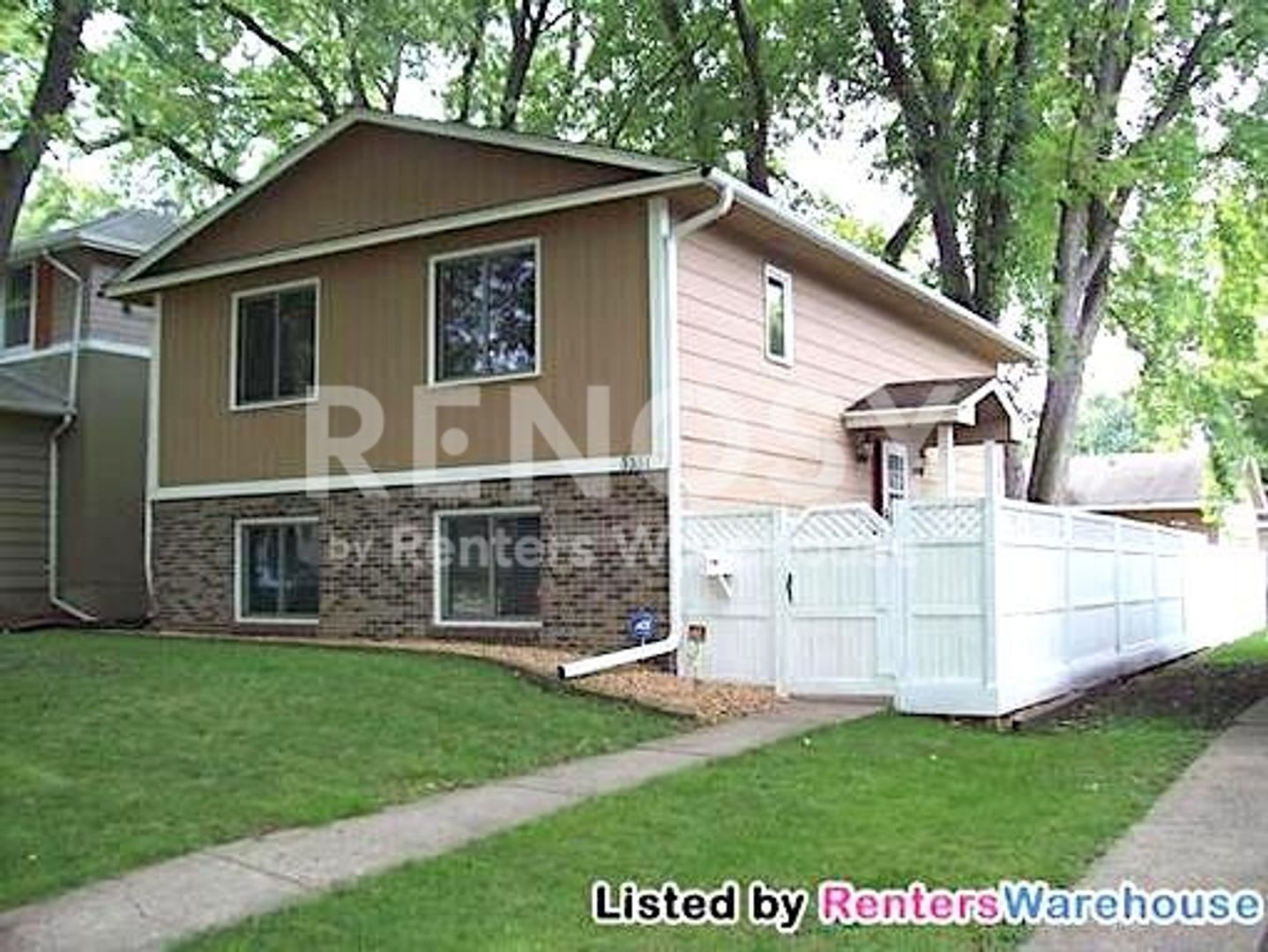 Stunning 4Bd 2Ba Home In Robbinsdale – photo 1