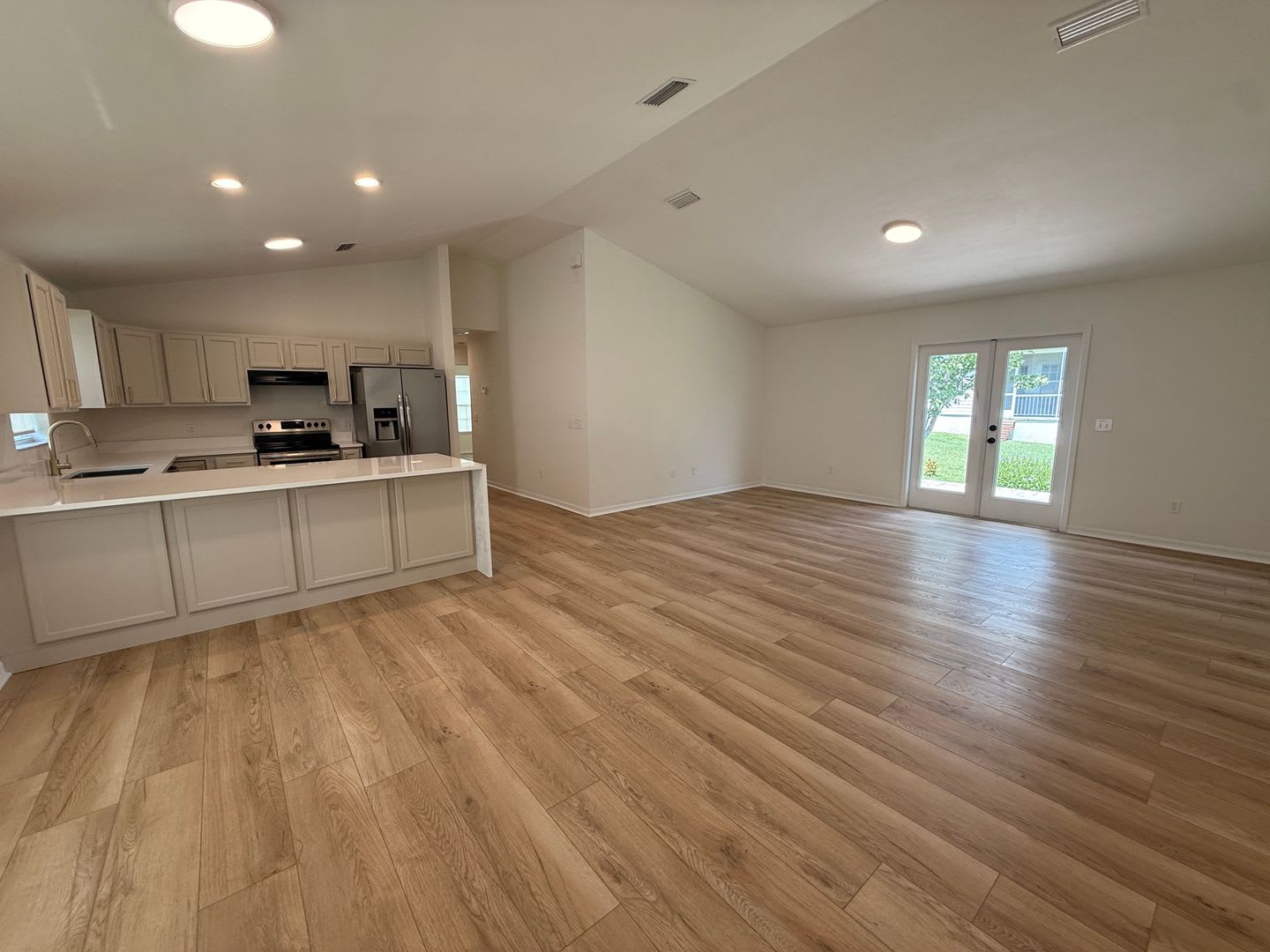Beautifully Updated Wellington Place Home! – photo 4