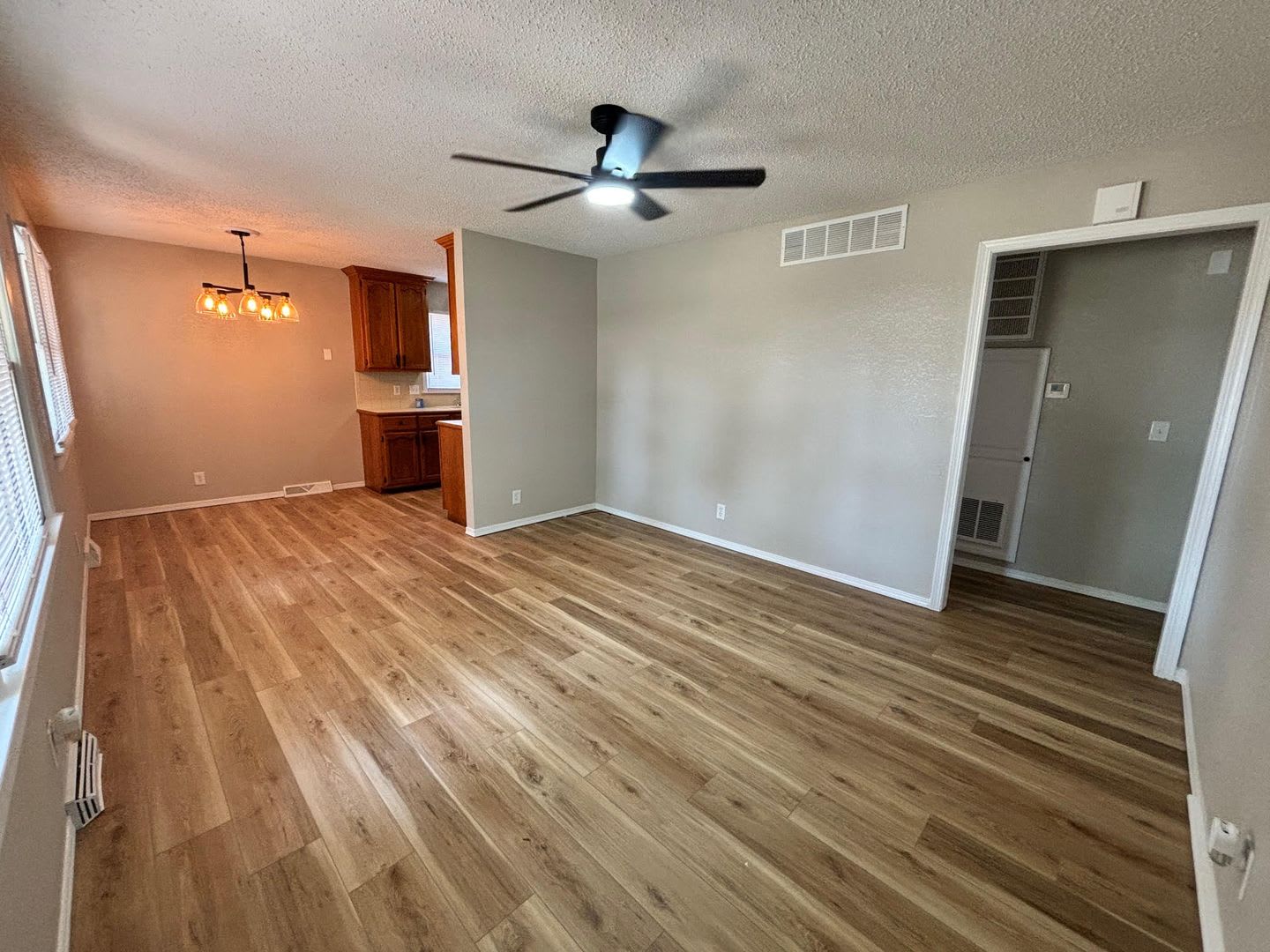 Beautiful 3 Bedroom 1 Bath home with a 4+ Car Garage! – photo 3