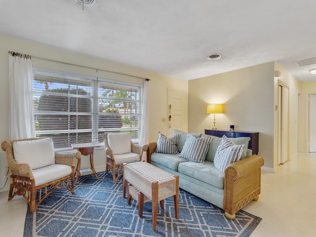 712 Iris Lane – photo 1