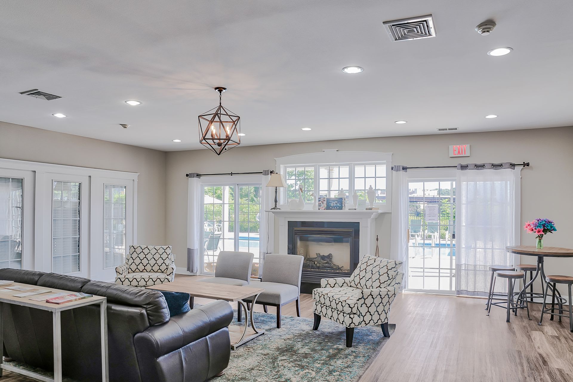 River's Edge Apartments – photo 1