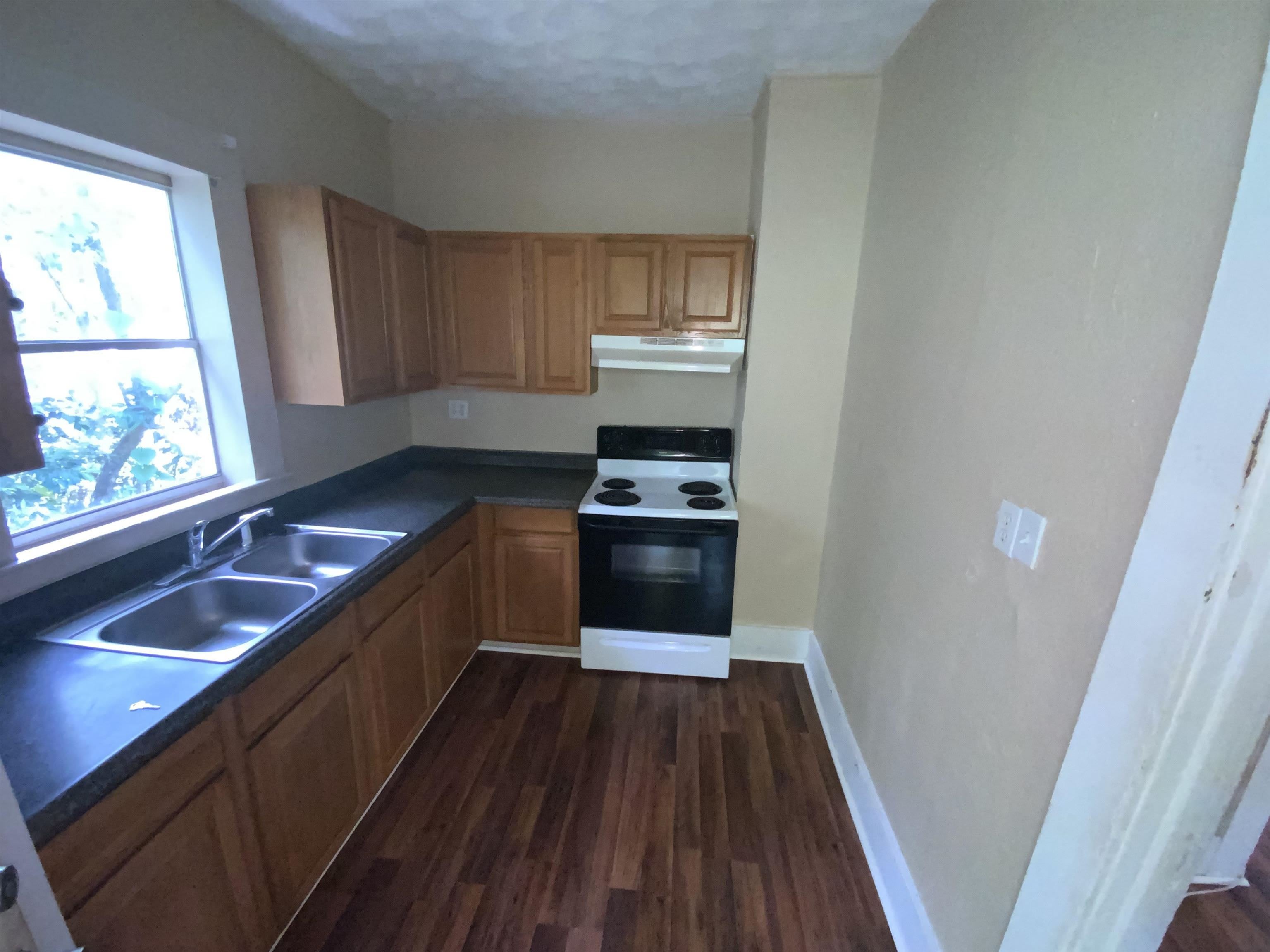 506 Bronson Street – photo 3