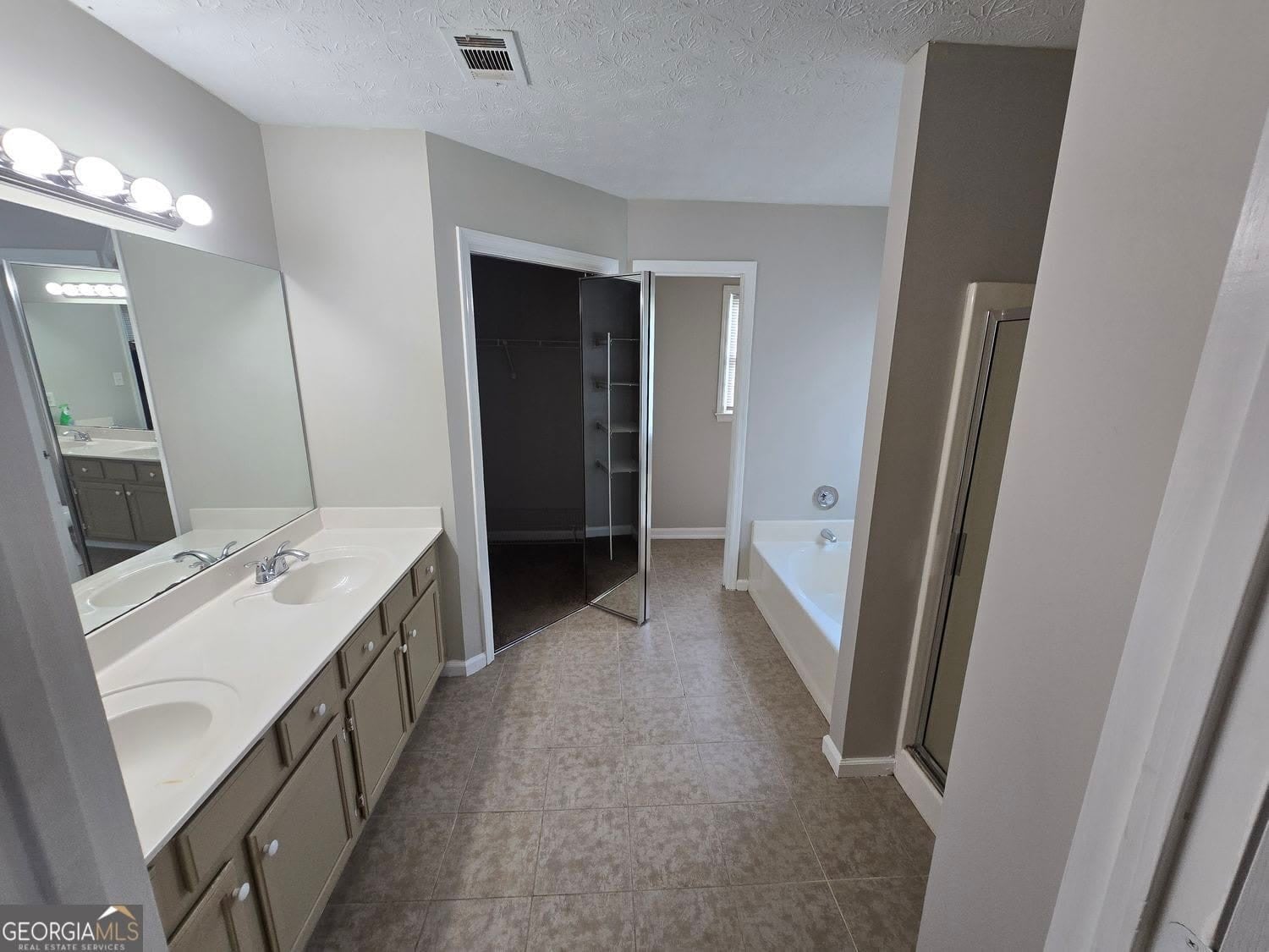 724 Jamie Way NE – photo 4