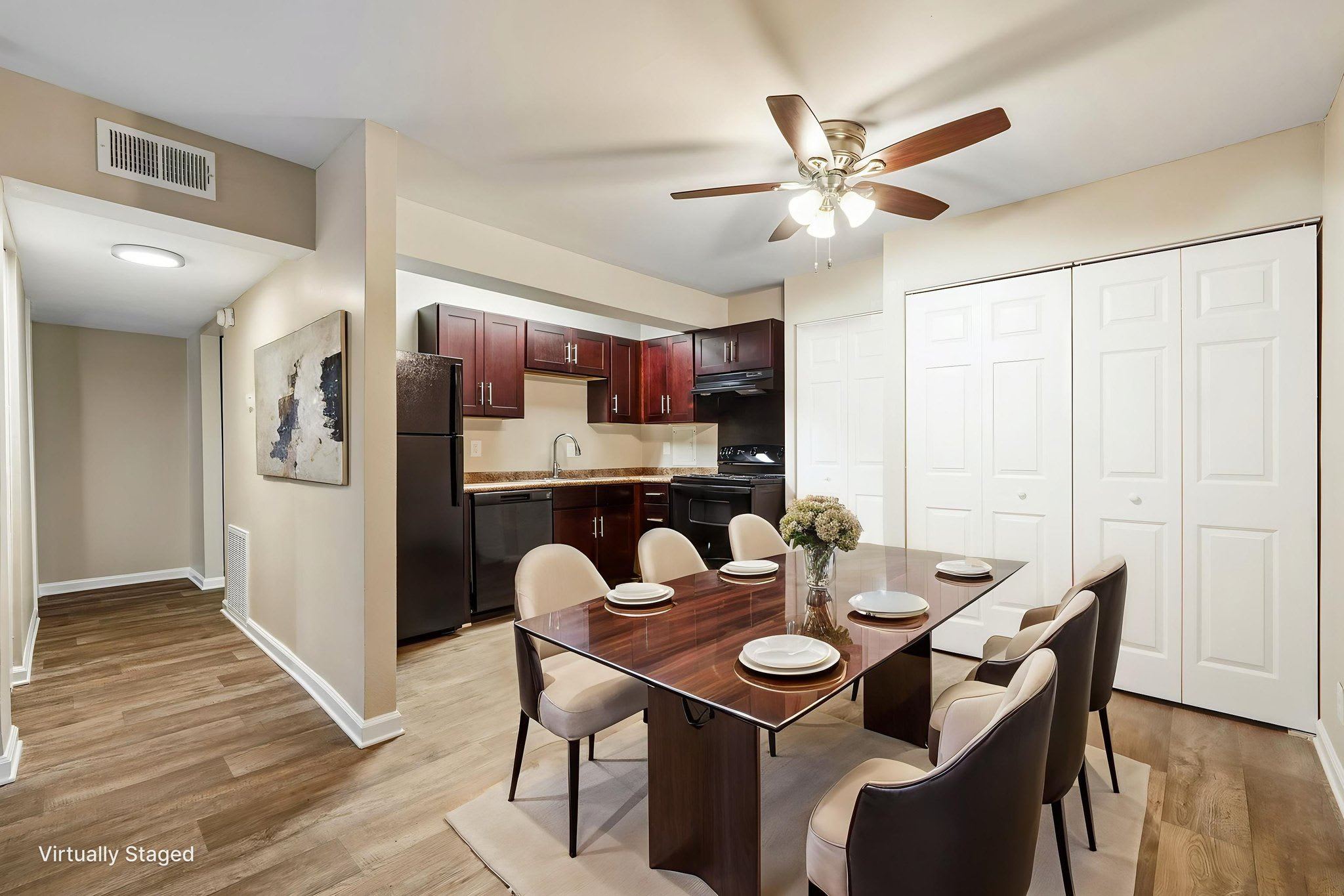 Somerset Apartments – photo 1