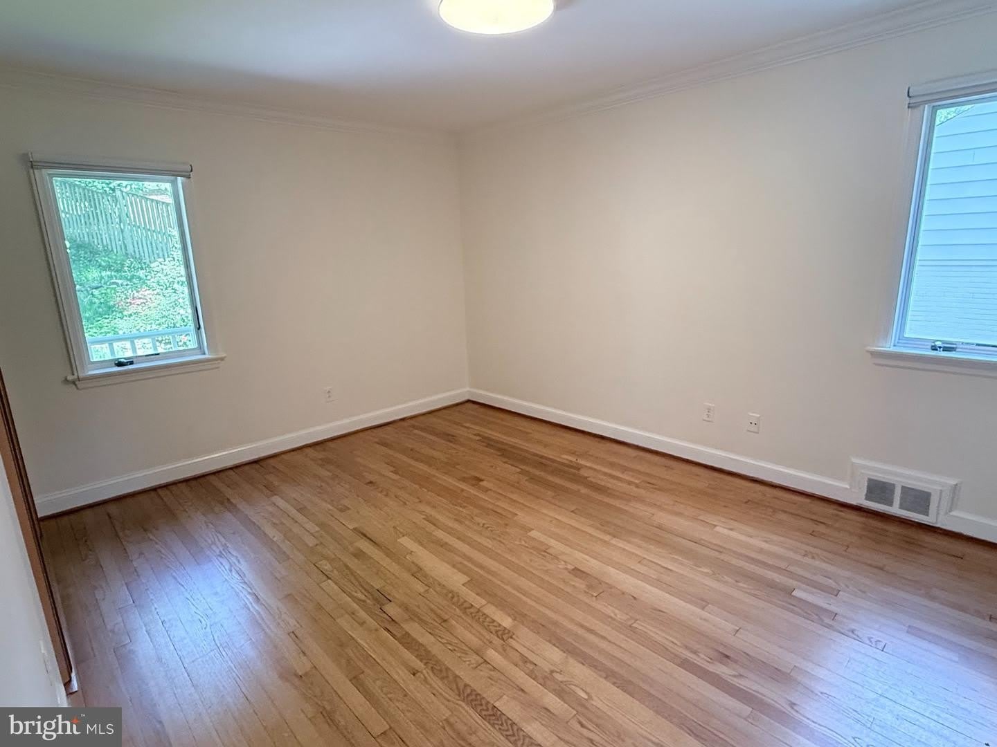 5021 Cathedral Ave Nw – photo 4