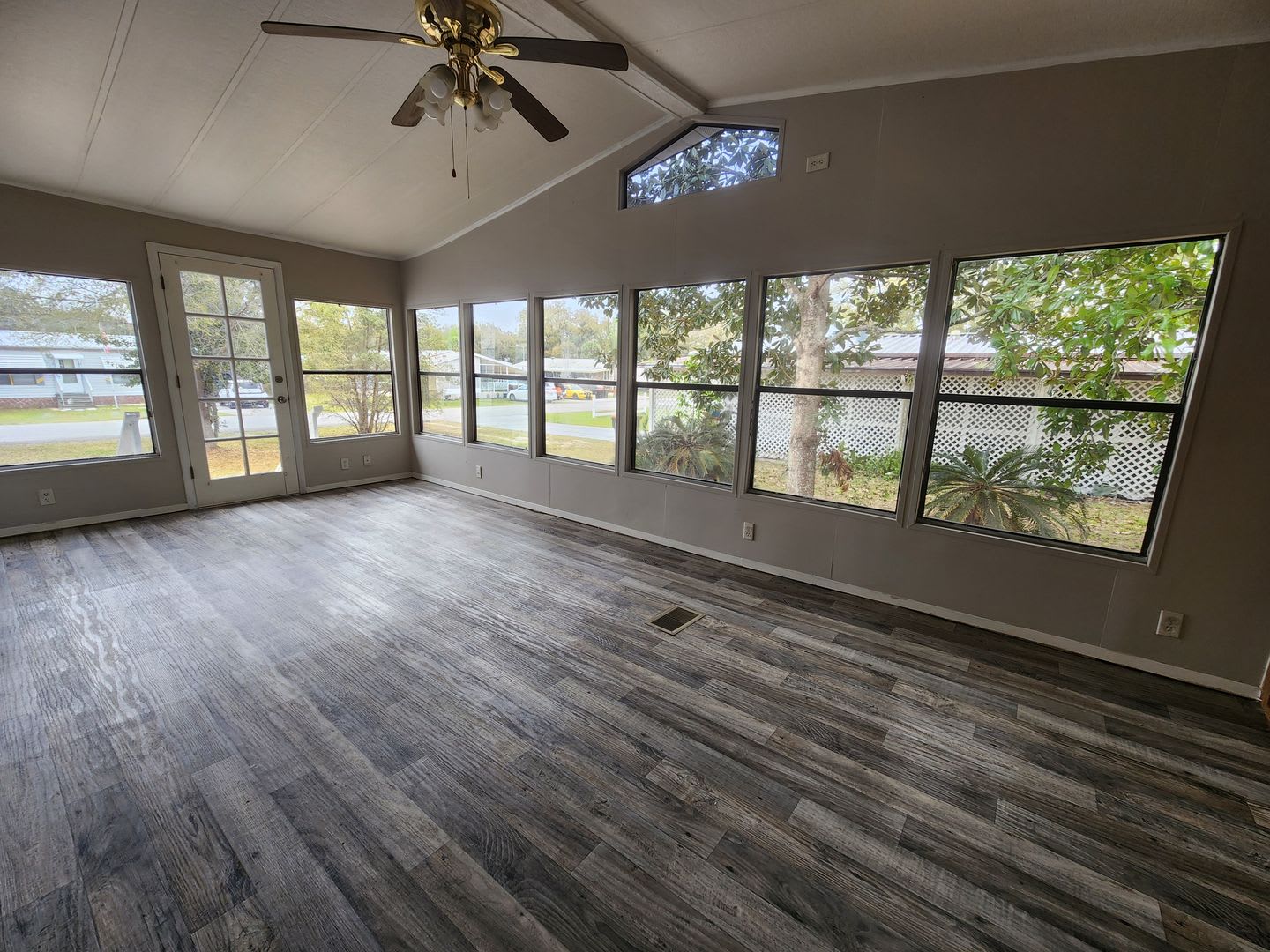 HUGE 2 bed, 2 bath home has 1,586 sq ft. of living area – photo 1