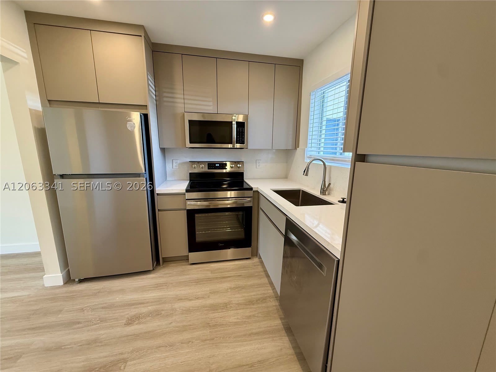 400 Waterway Dr S – photo 4