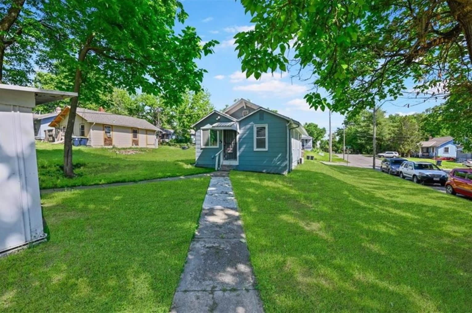 2917 East 61St Street – photo 2