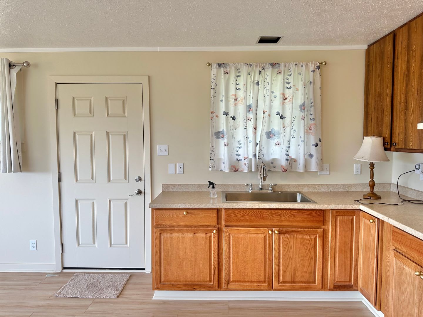 Newly Renovated 700 Sq Ft Attached Studio For Rent Wailuku – photo 3