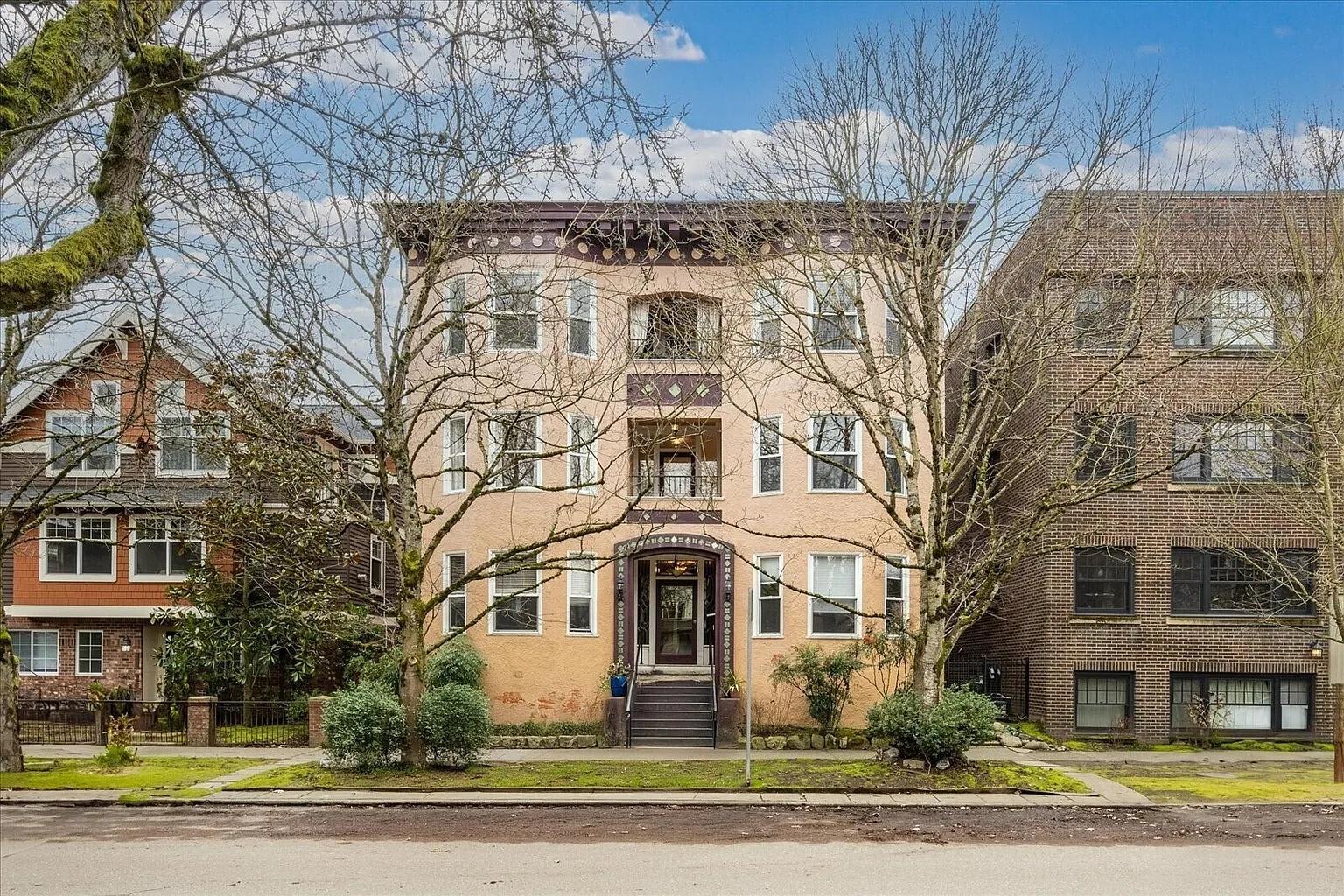 521 16th Ave E Unit 3 – photo 1
