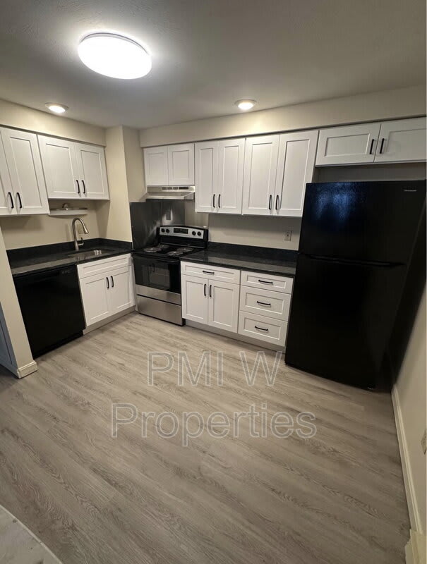 210 Pine St – photo 1